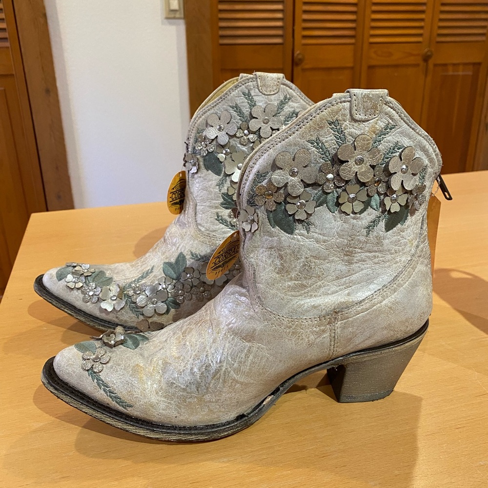 NWT Corral Boots Women’s 11 White Silver Floral Overlay Ankle Boot A3678 - Picture 3 of 10